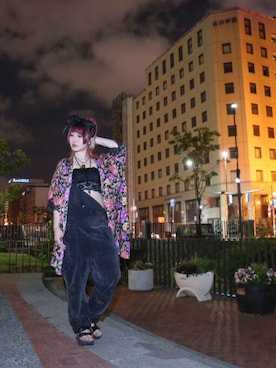 「usedのアイテム（サロペット/オーバーオール、ブラック系）」を使った、Linuxさん（レディース・154cm）の秋コーディネート