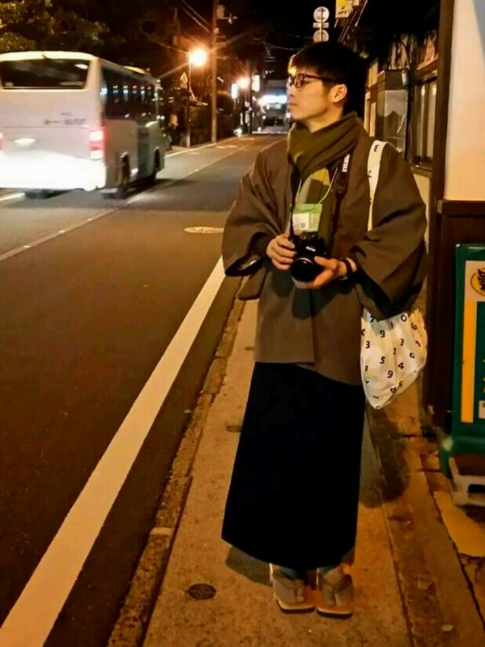 「BAGGY PORT、財布、浴衣、寒い、冬、温泉街、城崎温泉、sousou」｜「SOUSOUのアイテム（エコバッグ/サブバッグ、ホワイト系）」を使った、さささん（メンズ・172cm）の冬コーディネートの1枚目の写真