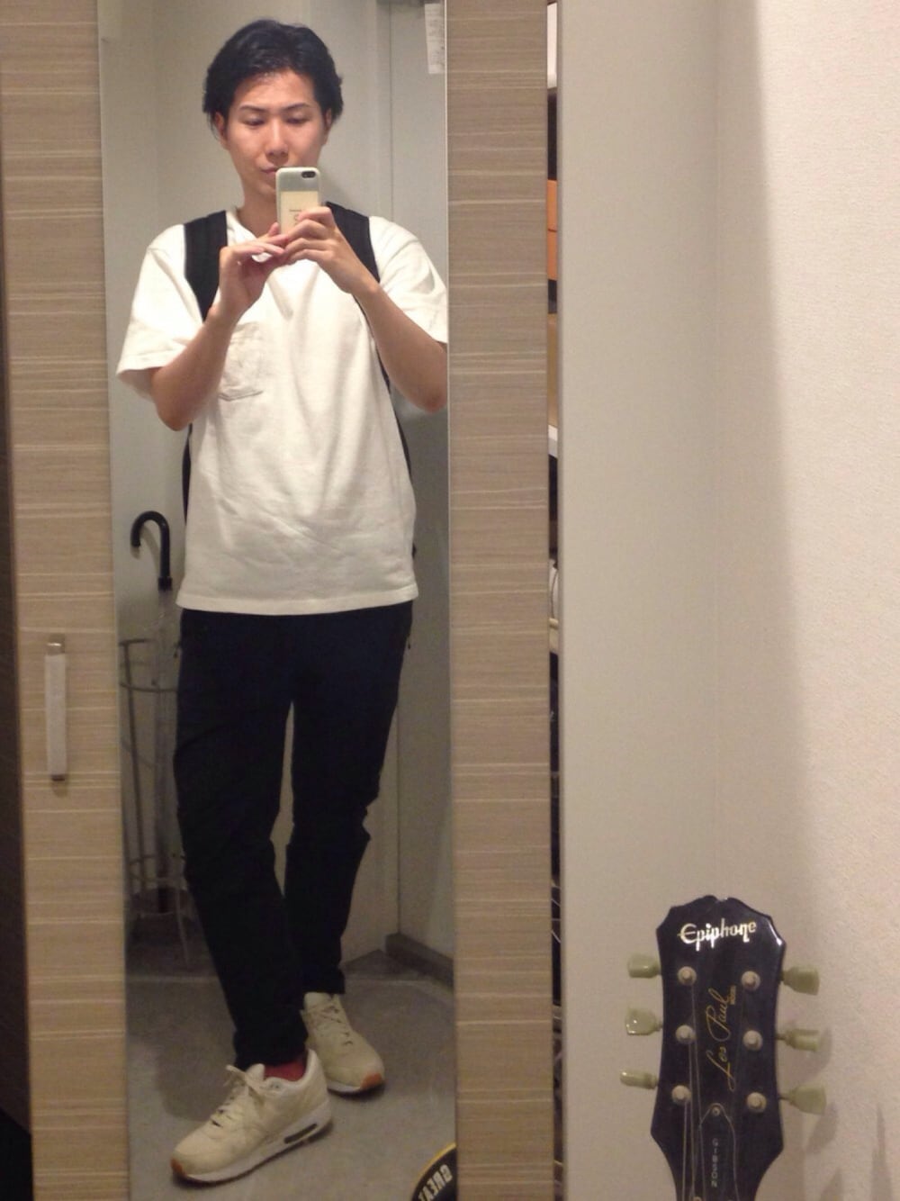 「スポーツミックス、スニーカー、Tシャツ」｜「Velva SheenのVELVA SHEEN(ヴェルバ　シーン)　/ ポケットTEE / 108-VVS-BIGTEE-1（Tシャツ/カットソー、ホワイト系）」を使った、チャペルさん（メンズ・175cm）の秋コーディネートの1枚目の写真
