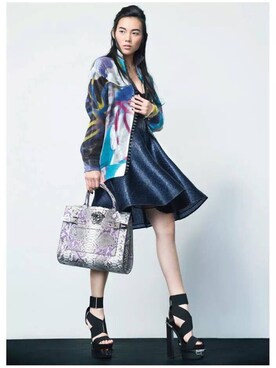 「VERSACE（ヴェルサーチ）のアイテム（ジャケット/アウター）」を使った、Ting Waiさん（レディース・175cm）の夏コーディネート