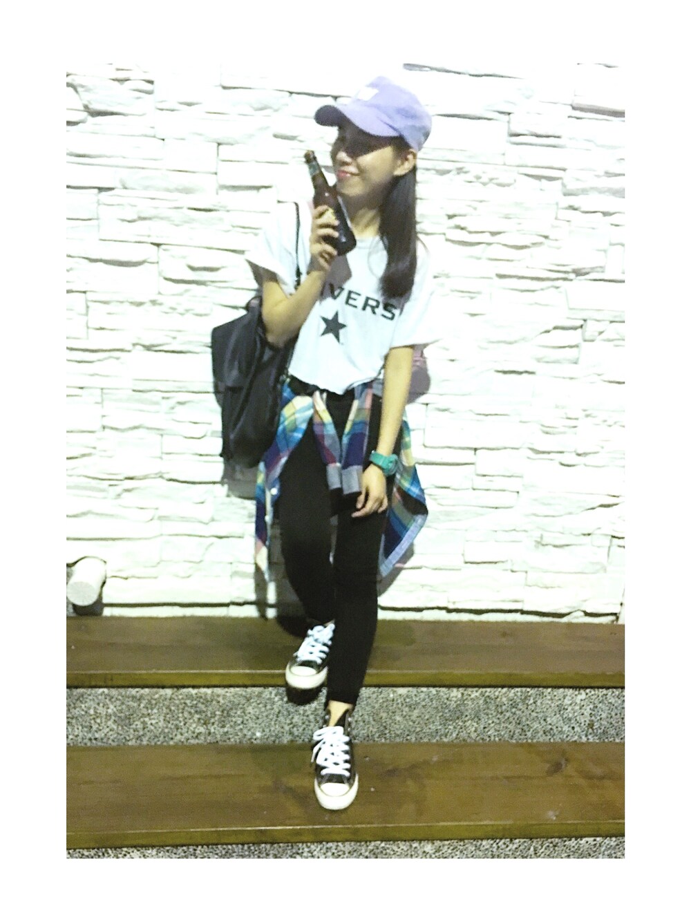 「勤美綠園道、勤美、爵士音樂節」｜「CONVERSEのアイテム（Tシャツ/カットソー、シルバー系）」を使った、瑋瑋WEWEさん（レディース・156cm）の秋コーディネートの1枚目の写真