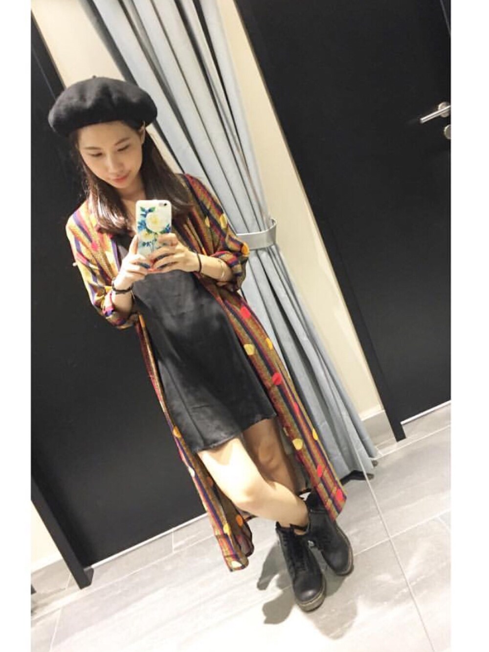 「H&Mのアイテム（ハンチング/ベレー帽、ブラック系）」を使った、瑋瑋WEWEさん（レディース・156cm）の秋コーディネートの1枚目の写真