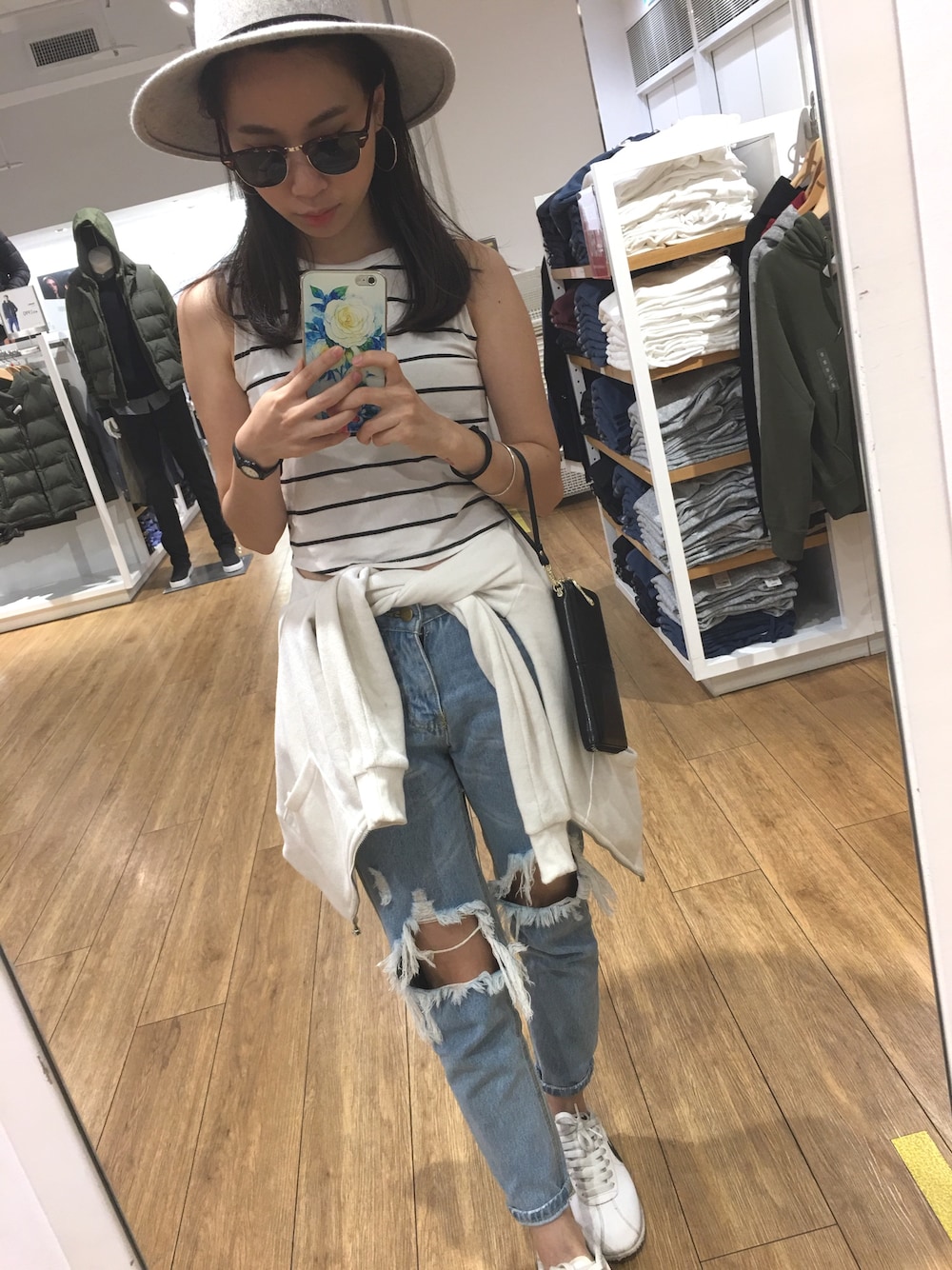 「MURUAのアイテム（ニットキャップ/ビーニー、シルバー系）」を使った、瑋瑋WEWEさん（レディース・156cm）の秋コーディネートの1枚目の写真