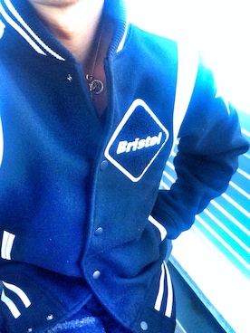 「F.C.R.B.（エフシーアールビー）のアイテム（スタジャン）」を使った、evatomohiroさん（メンズ・170cm）の冬コーディネート