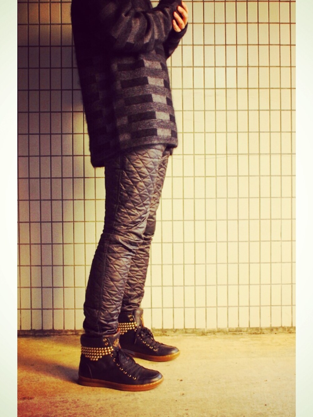「alexanderwangのアイテム（パーカー、グレー系）」を使った、shimu314さん（メンズ・183cm）の春コーディネートの1枚目の写真