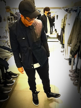 「アイテム（マウンテンパーカー、ブルー系）」を使った、NeilYehさん（メンズ・173cm）の冬コーディネート