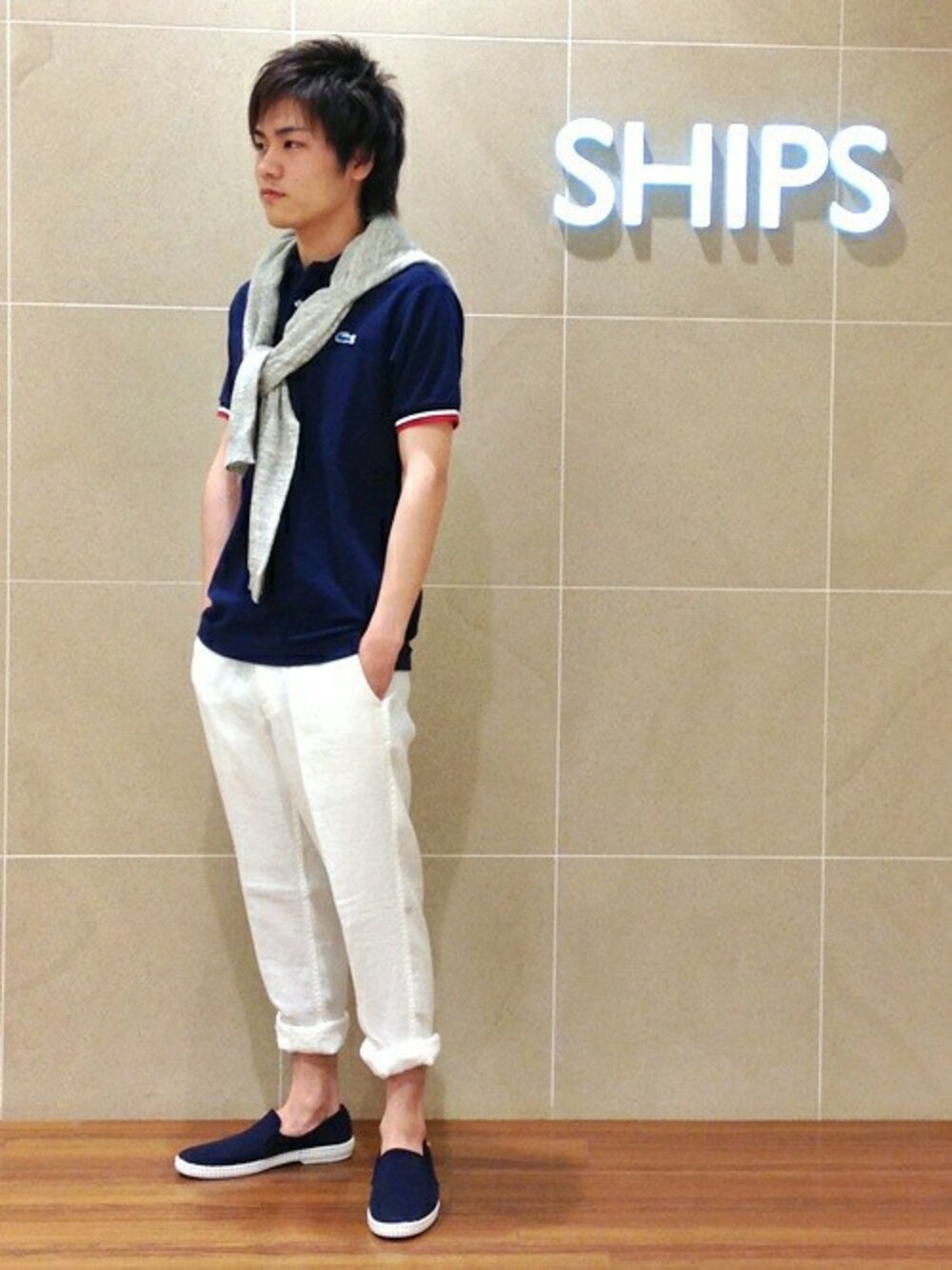 「ちょっとそこまで、春のレジャースタイル、初挑戦アイテム」｜「LACOSTEのLACOSTE SHIPS別注  70's Terry cloth ポロシャツ■（ポロシャツ、ブルー系）」を使った、平野さん（メンズ・166cm）の春コーディネートの1枚目の写真