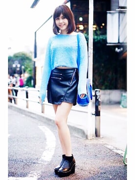 「H&M（エイチ・アンド・エム）のアイテム（ニット/セーター、ブルー系）」を使った、ANNABOOOPさん（レディース・164cm）の秋コーディネート