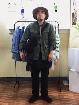 「plain-me（プレインミー）のアイテム（ミリタリージャケット）」を使った、Wt Liuさん（メンズ・173cm）の夏コーディネート