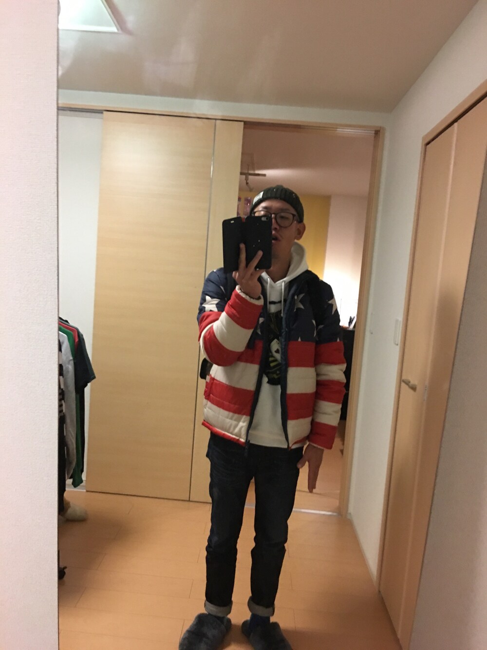 「Stars and Stripes、足元スリッパ、出勤着」｜「ALIFEのアイテム（ダウンジャケット/コート、その他）」を使った、shingohirataさん（メンズ・172cm）の冬コーディネートの1枚目の写真