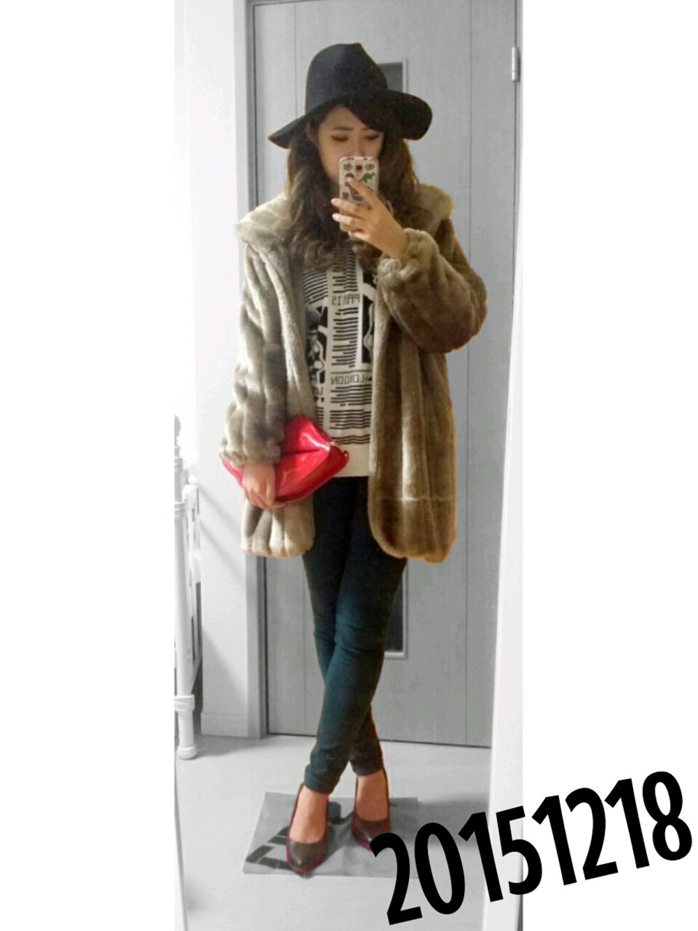 「JOYRICH、FIG&VIPER、EVRIS 、SPIRALGIRL、GU、UNIQLO、Xmas、red、green」｜「FIG&VIPERのFファーコート（その他アウター、ベージュ系）」を使った、Takahashi Fumikaさん（レディース・166cm）の冬コーディネートの1枚目の写真