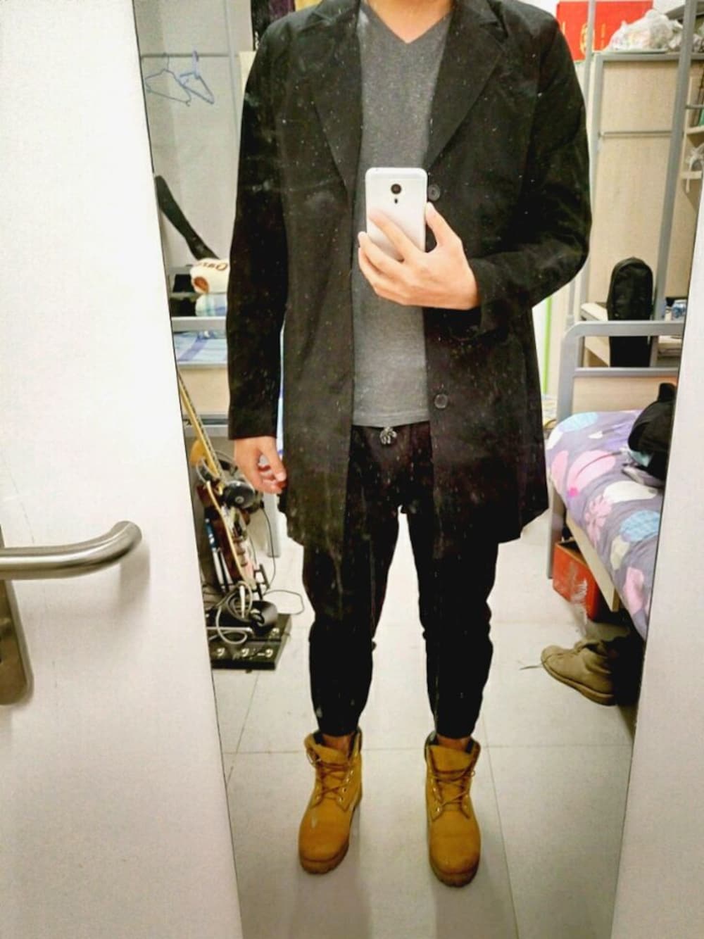 「Timberlandのアイテム（ブーツ、イエロー系）」を使った、Leechさん（メンズ・175cm）の春コーディネートの1枚目の写真