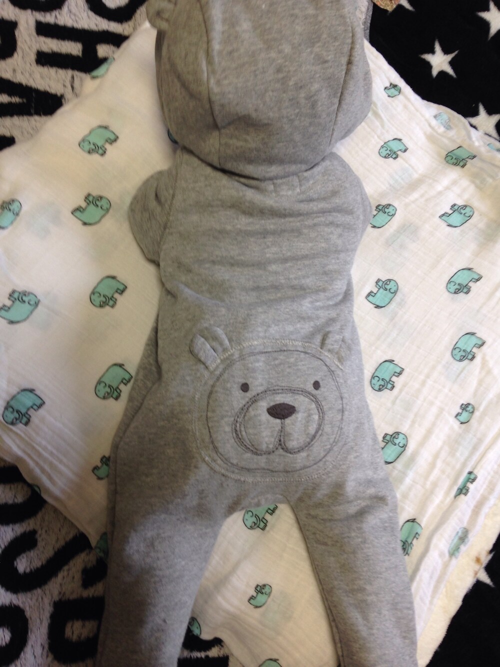 「くま、babygap、生後3ヶ月」｜「babyGAPのアイテム（つなぎ/オールインワン、グレー系）」を使った、きゃなりーぴょむぴょむさん（レディース・60cm）の春コーディネートの1枚目の写真