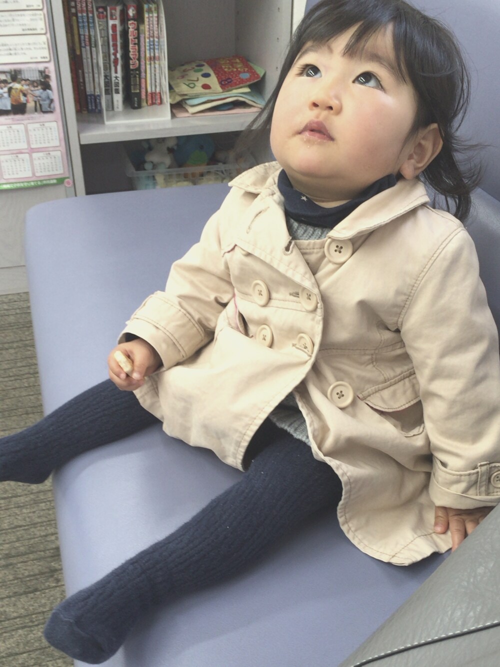 「トレンチコート、くまさん、1歳5ヶ月」｜「babyGAPのアイテム（トレンチコート、ベージュ系）」を使った、きゃなりーぴょむぴょむさん（レディース・157cm）の春コーディネートの1枚目の写真