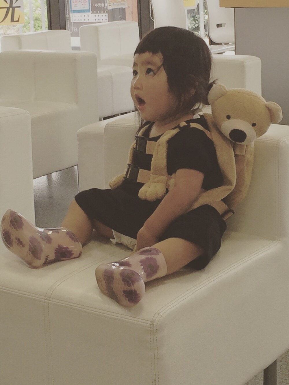 「ラフ、雨の日コーデ、ソフトバンク」｜「ZARA KIDSのアイテム（ワンピース、ブラック系）」を使った、きゃなりーぴょむぴょむさん（キッズ・70cm）の夏コーディネートの1枚目の写真