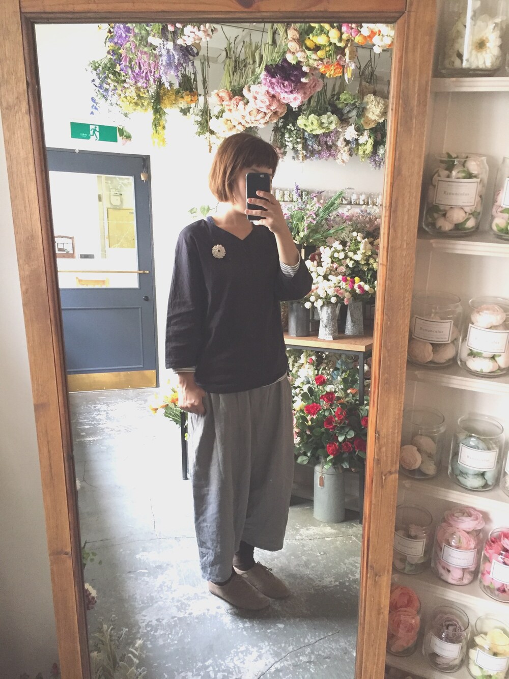 「mizuiroindのVネックドルマンプルオーバー（シャツ/ブラウス、ブルー系）」を使った、O*shiRin.and.Sou*さん（レディース・154cm）の秋コーディネートの1枚目の写真
