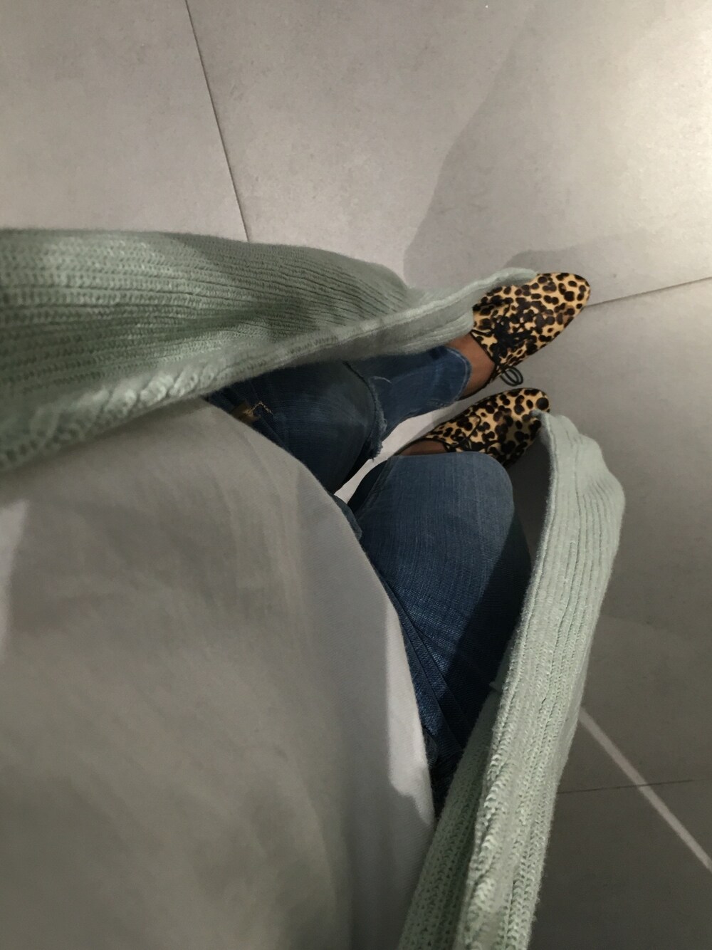 「ZARAのアイテム（デニムパンツ、ブルー系）」を使った、swanchenさん（レディース・171cm）の秋コーディネートの1枚目の写真