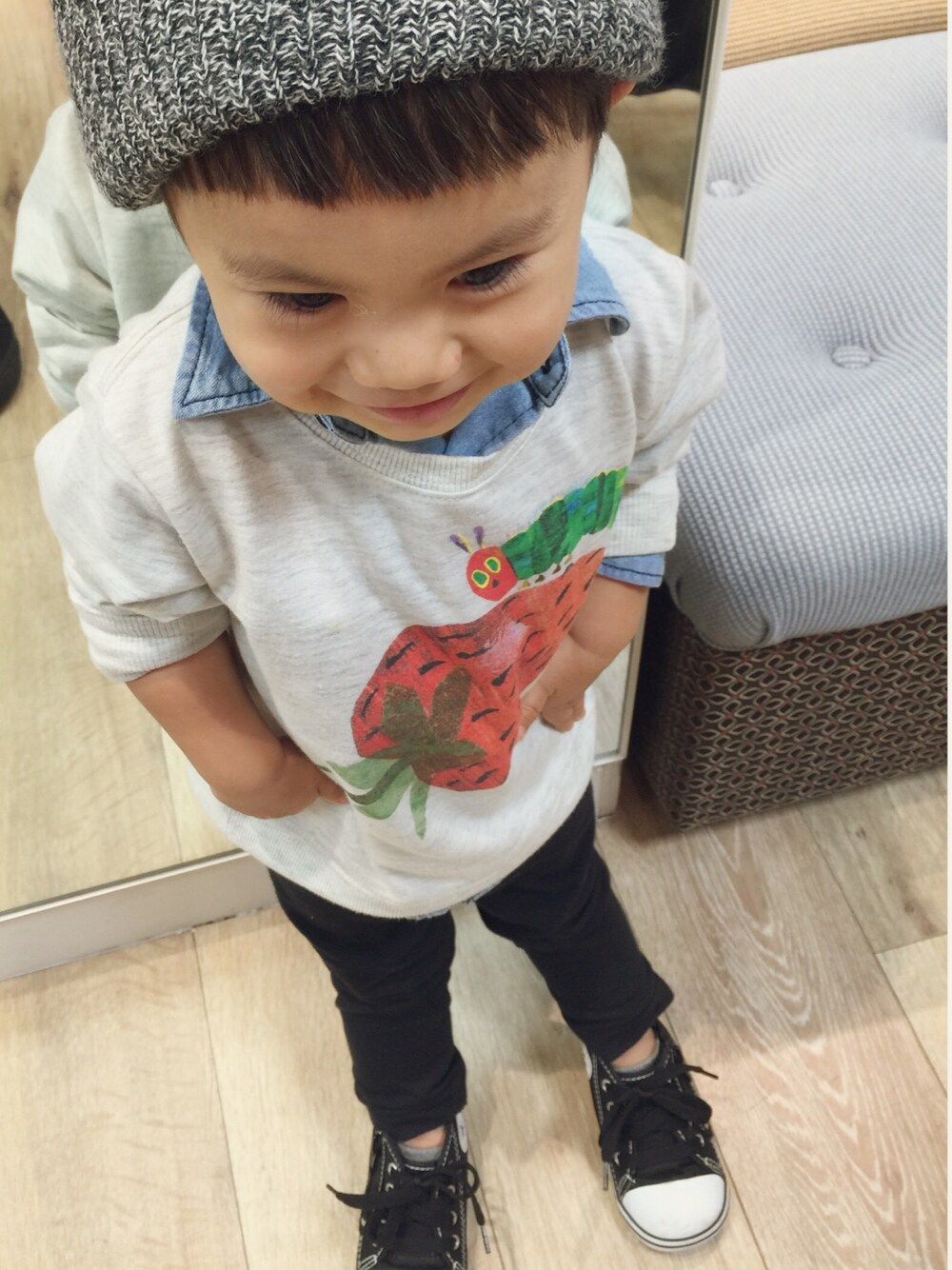 「はらぺこあおむし、2歳、やんちゃboy、ニット帽、コンバース」｜「SEVENDAYS=SUNDAYのアイテム（その他トップス、ベージュ系）」を使った、SEITAさん（キッズ・80cm）の秋コーディネートの1枚目の写真