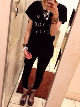 「TOMMY（トミー）のアイテム（Tシャツ/カットソー、ブラック系）」を使った、たきさん（レディース・167cm）の夏コーディネート