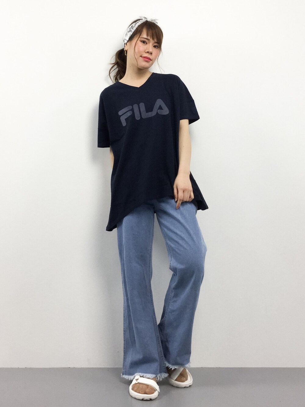 natsumiさんの「FILA VネックロゴTシャツ（E hyphen world gallery）」を使ったコーディネート