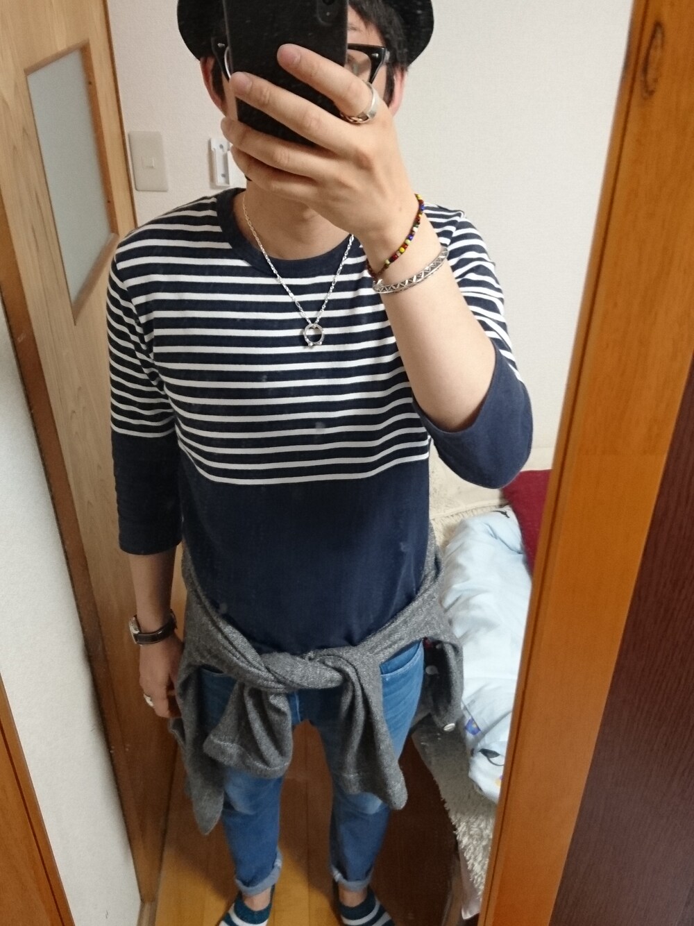 「自転車、ボーダー、腰巻き、時計」｜「vendorのSandinista REGATTA BORDER 3-Q-S（Tシャツ/カットソー、ブルー系）」を使った、黒縁眼鏡さん（メンズ・178cm）の春コーディネートの1枚目の写真
