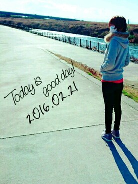 「JEANASIS（ジーナシス）のDENIMシルキースキニーパンツ/715842 （デニムパンツ）」を使った、AyaNeさん（レディース・160cm）の冬コーディネート