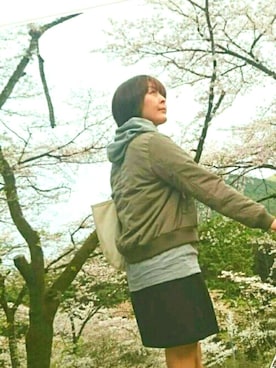 「earth music&ecology（アースミュージックアンドエコロジー）のアイテム（MA-1）」を使った、AyaNeさん（レディース・160cm）の春コーディネート