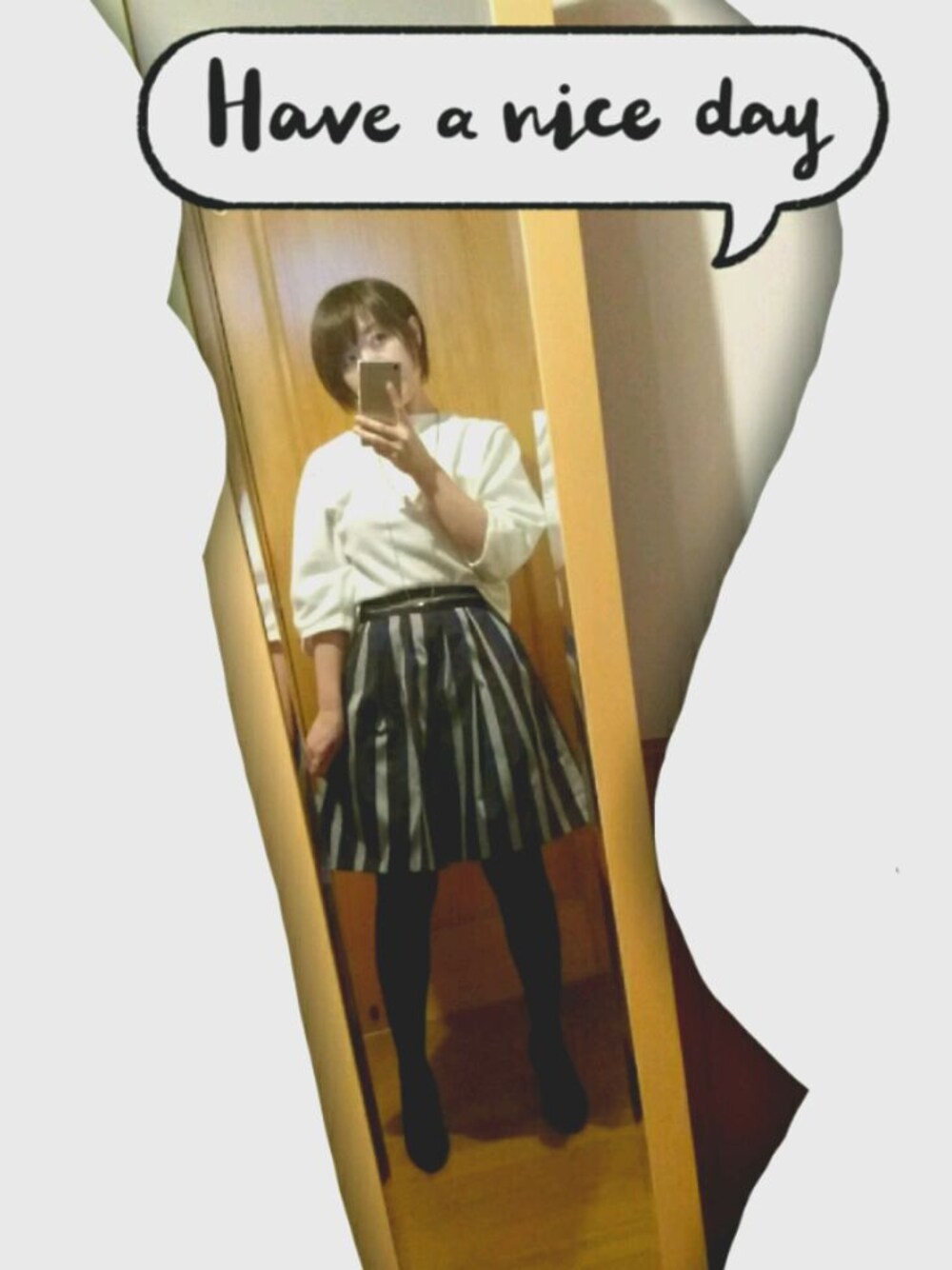 ホワイト系のTシャツ/カットソー、パープル系のスカート、その他のその他を着用したレディースの春コーディネートの1枚目の写真