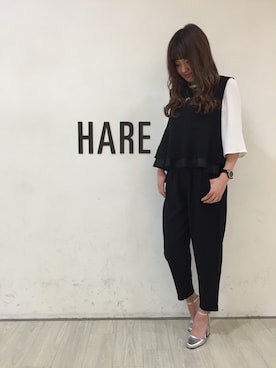 「HARE（ハレ）のアイテム（サロペット/オーバーオール）」を使った、宮崎まりなさん（レディース・166cm）の春コーディネート