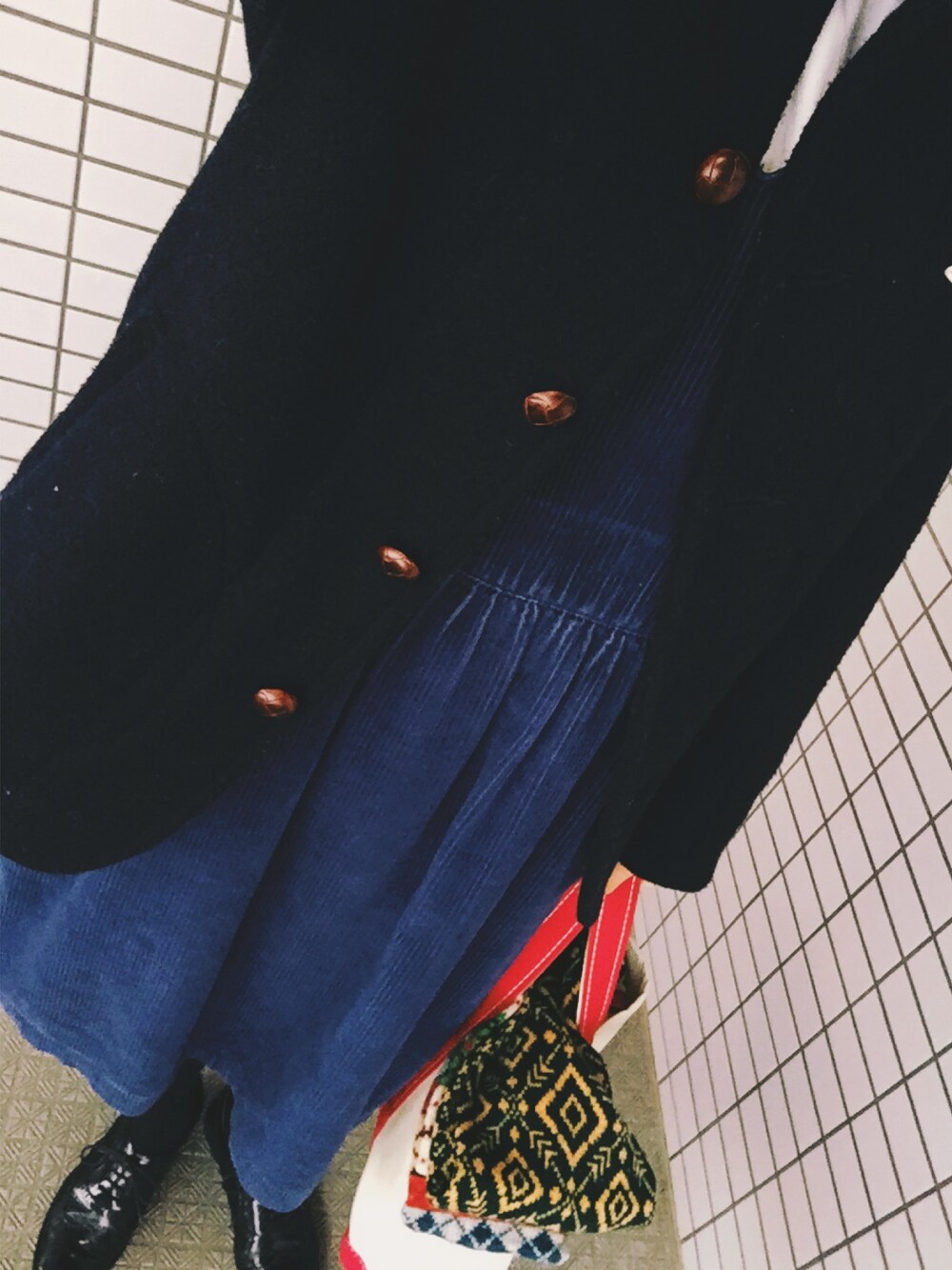 「Danton、コーデュロイ、ワンピース、ドレスシューズ」｜「DANTONの＜15秋冬＞【DANTON(ダントン)】ウールモッサ　シングルジャケット（その他アウター、ブルー系）」を使った、Ricaさん（レディース・160cm）の冬コーディネートの1枚目の写真