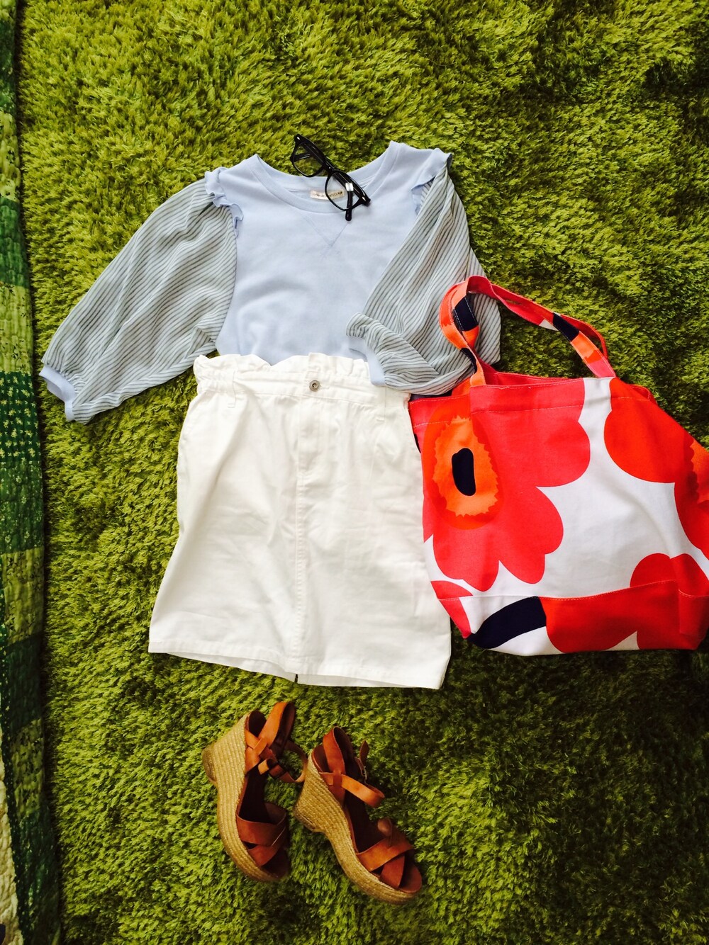 「#シフォン、#  春、#NICE CLAP、#サンダル、#白スカート」｜「アイテム（サンダル、ブラウン系）」を使った、turigirlさん（レディース・160cm）の夏コーディネートの1枚目の写真
