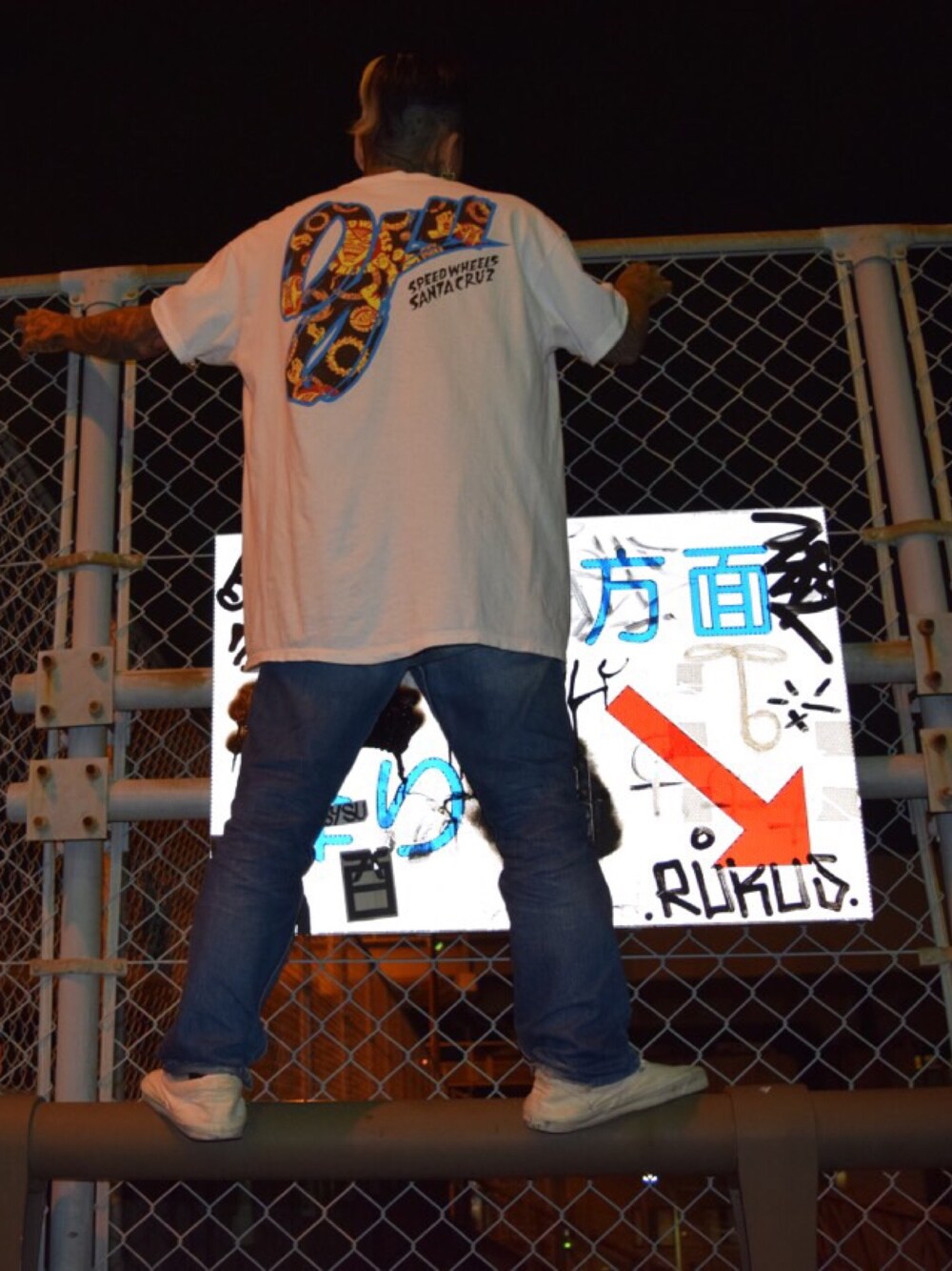 「santacruz、skate、oldskate」｜「SANTA CRUZのアイテム（Tシャツ/カットソー、ホワイト系）」を使った、イオさん（メンズ・160cm）の秋コーディネートの1枚目の写真