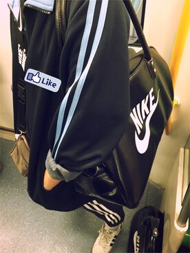 「NIKE(ナイキ)のアイテム(ショルダーバッグ)」を使った、XTYoReHさん(レディース・165cm)の春コーディネート