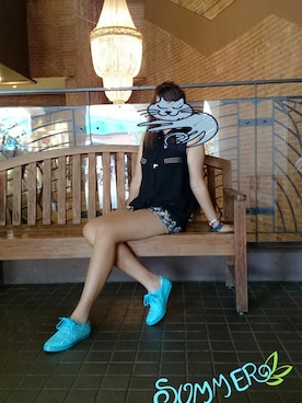 「アイテム（スニーカー、ブルー系）」を使った、NORiKAさん（レディース・163cm）の夏コーディネート