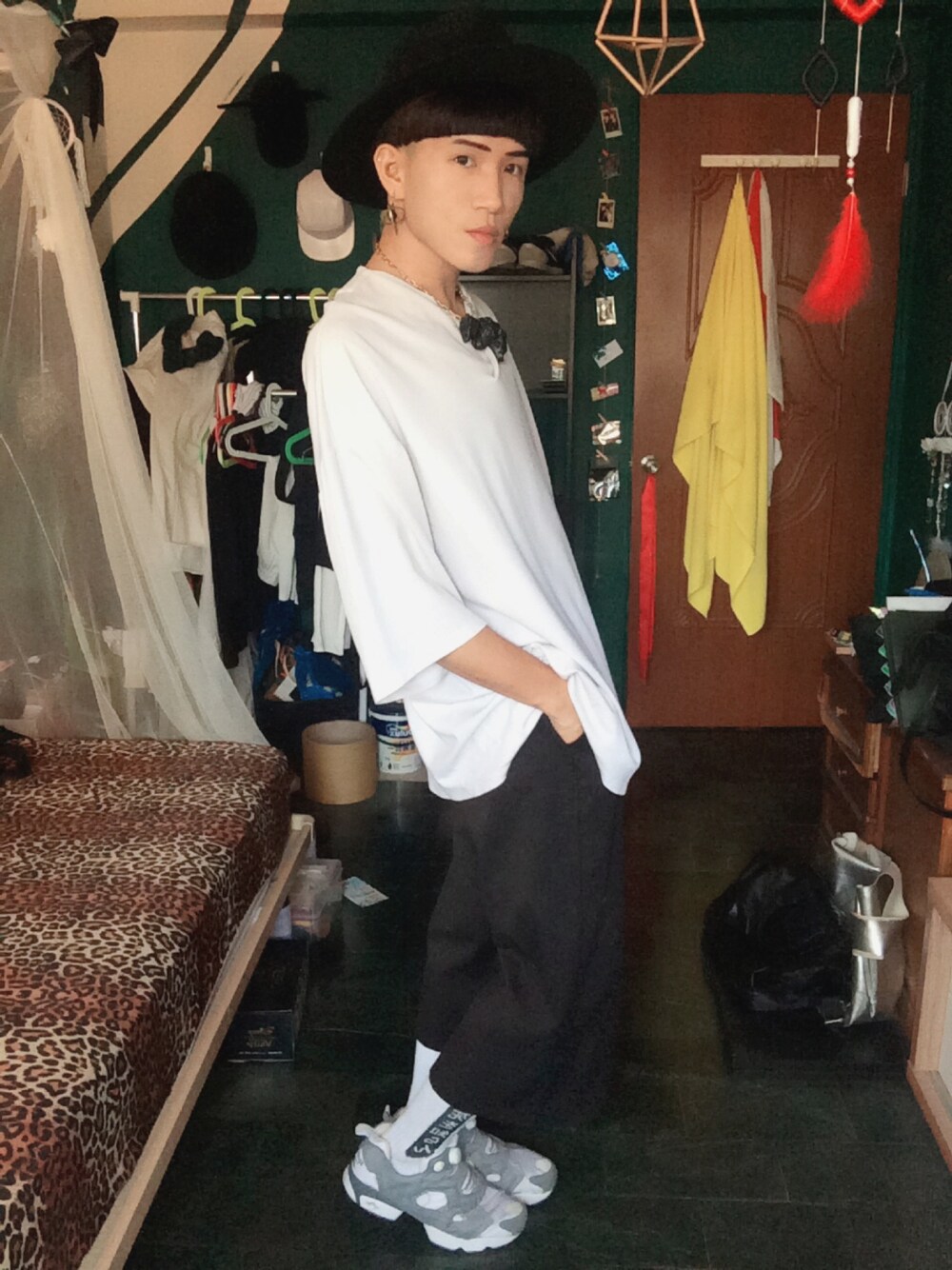 「ootd、white、black、blackandwhite、reebok、provocateur///煽動者、artery、Tran 泉、HELLO HEAVEN BY LITTLE MARC、agaric garden」｜「Lazy catのアイテム（ハット、ブラック系）」を使った、Room Boy Evanさん（メンズ・174cm）の夏コーディネートの1枚目の写真