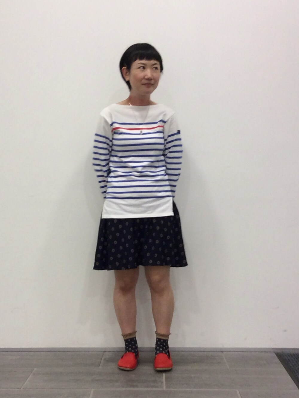 「CAMPER、スリッポン、マリン、ボーダートップス、カンペール、ペタンコ靴」｜「CAMPERのRIGHT NINA (ライトニーニャ)（その他シューズ、レッド系）」を使った、CAMPERさん（レディース・155cm）の夏コーディネートの1枚目の写真