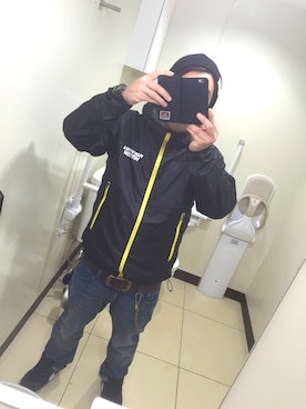 「アイテム（ウォレットチェーン）」を使った、factさん（メンズ・173cm）の冬コーディネート