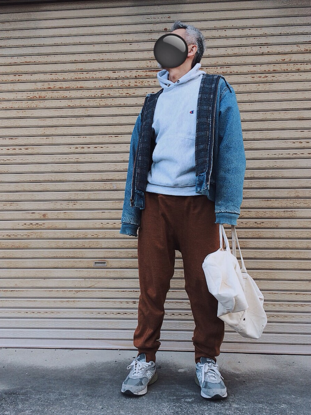 Carharttのデニムジャケット（グレー系）を使った人気
