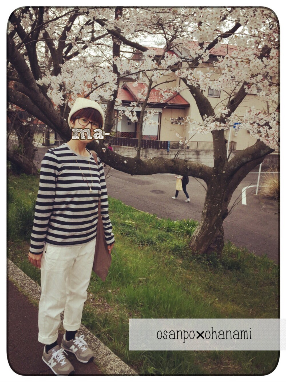 「お花見、ニットキャップ、ホワイトデニム、ボーイズデニム、ひとりしましままつり」｜「桜並木⁇（その他、ピンク系）」を使った、まーさん（レディース・150cm）の春コーディネートの1枚目の写真