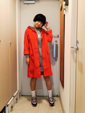 「ヘッドホン」｜「アイテム（ステンカラーコート）」を使った、ナオさん（レディース・162cm）の春コーディネート