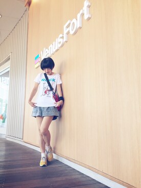 「アイテム（メッセンジャーバッグ、レッド系）」を使った、ナオさん（レディース・162cm）の夏コーディネート