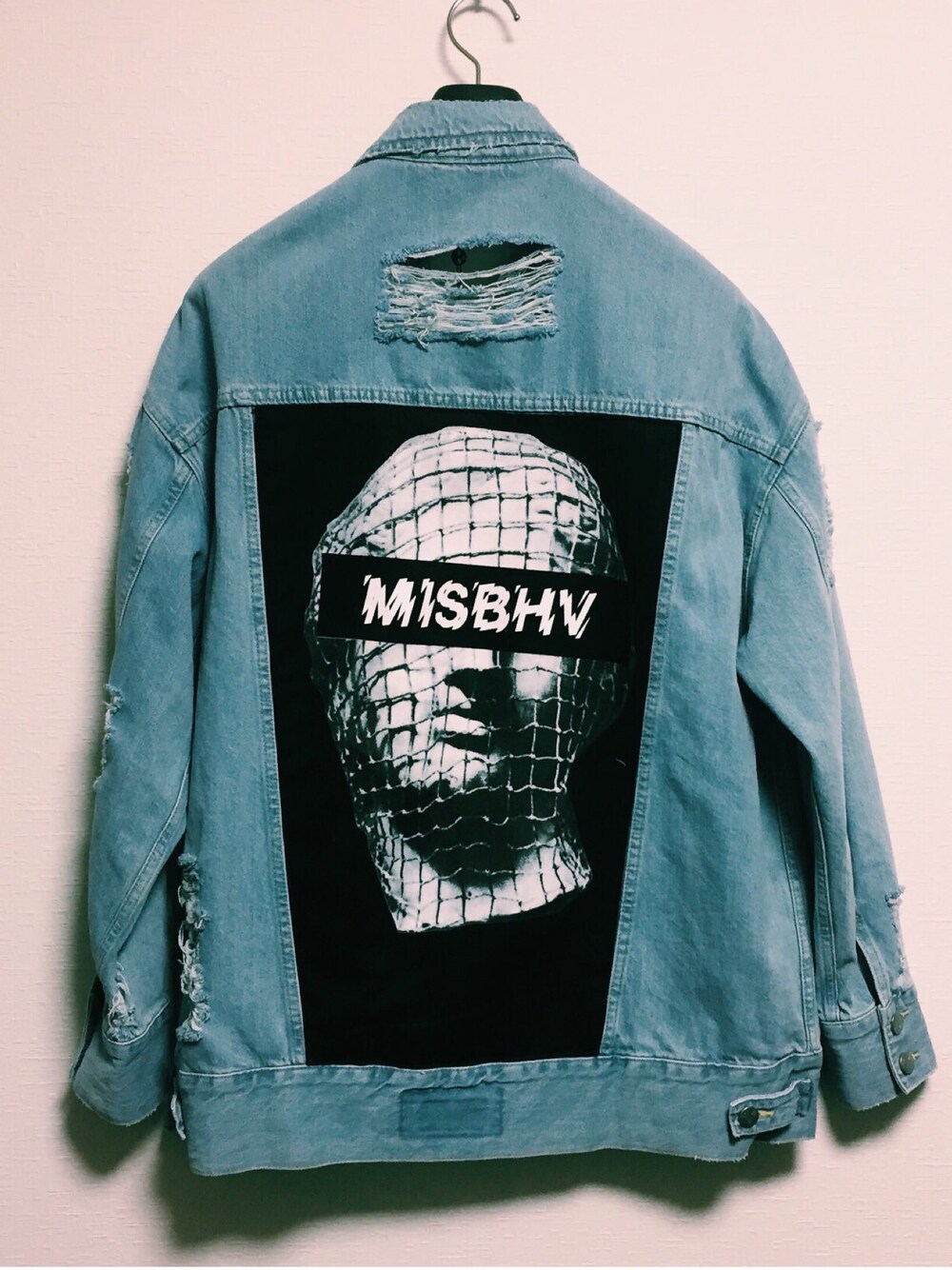 「misbhv、denim、デニム、denimjacket、デニムジャケット、fashion、ファッション」｜「MISBHVのアイテム（デニムジャケット、ブルー系）」を使った、takuyaさん（メンズ・186cm）の秋コーディネートの1枚目の写真