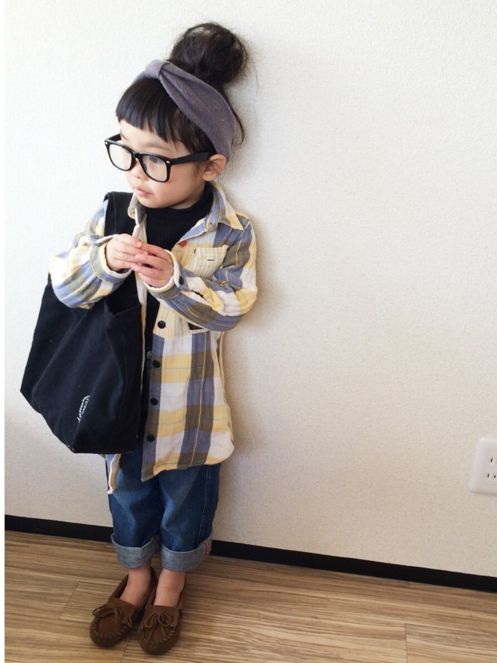 「モカシン」｜「ベルメゾンのアイテム（その他トップス、ブラック系）」を使った、sacoさん（キッズ・100cm）の冬コーディネートの1枚目の写真