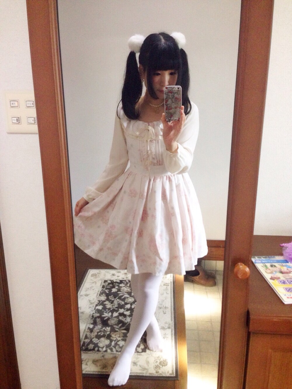 「LIZ LISAのアイテム（ワンピース、ホワイト系）」を使った、まなてぃえんぬさん（レディース・153cm）の秋コーディネートの1枚目の写真