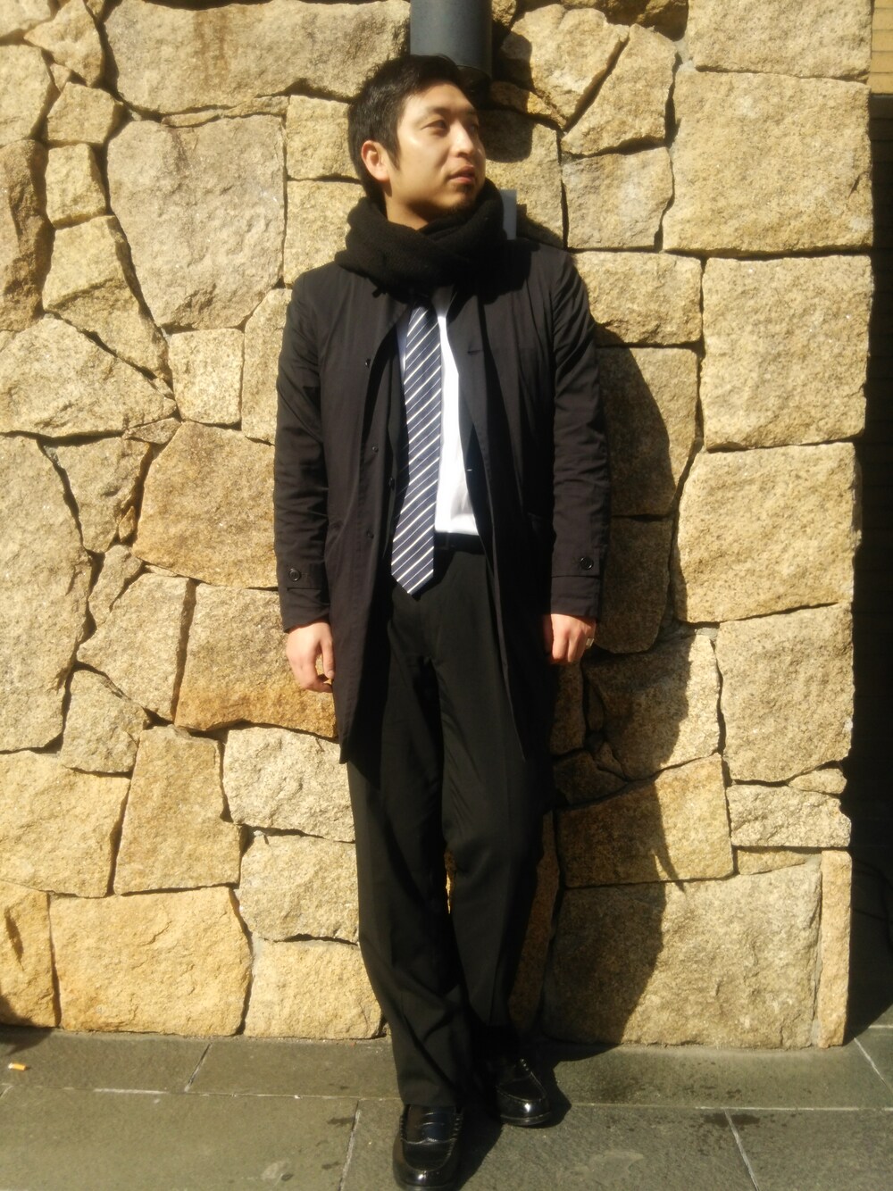 「結婚式、スヌード、スーツ」｜「QUENCHLOUDのスヌード（ストール/ショール、ブラック系）」を使った、mozさん（メンズ・173cm）の秋コーディネートの1枚目の写真