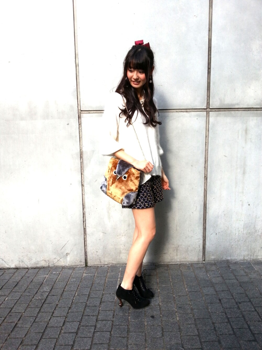「SRIC、ダイヤ柄、ショートパンツ、白、ホワイト、ニット、ふくろう、ちゃけちょけ、猫、プリーツ」｜「Paradise Picnicのサイドプリーツニットプルオーバー（ニット/セーター、ホワイト系）」を使った、chiiiiiさん（レディース・163cm）の秋コーディネートの1枚目の写真