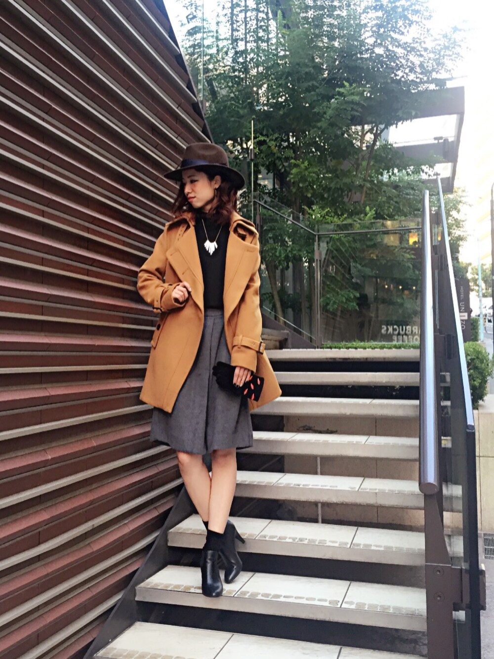 「アウター、ハット、キャメル、fashion、サイドゴアブーツ、フード、キュロット、ウエストイン、秋コーデ、autumn」｜「Paradise PicnicのSRIC フード付変形ウールトレンチコート（トレンチコート、オレンジ系）」を使った、chiiiiiさん（レディース・161cm）の秋コーディネートの1枚目の写真