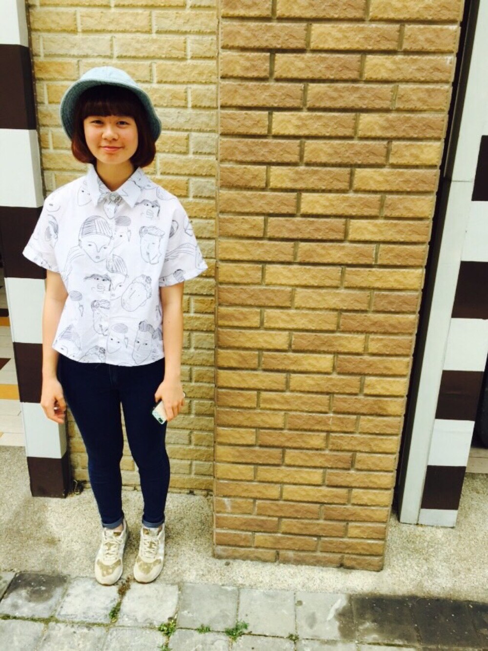 「planetのアイテム（シャツ/ブラウス、ホワイト系）」を使った、思慧さん（レディース・162cm）の春コーディネートの1枚目の写真