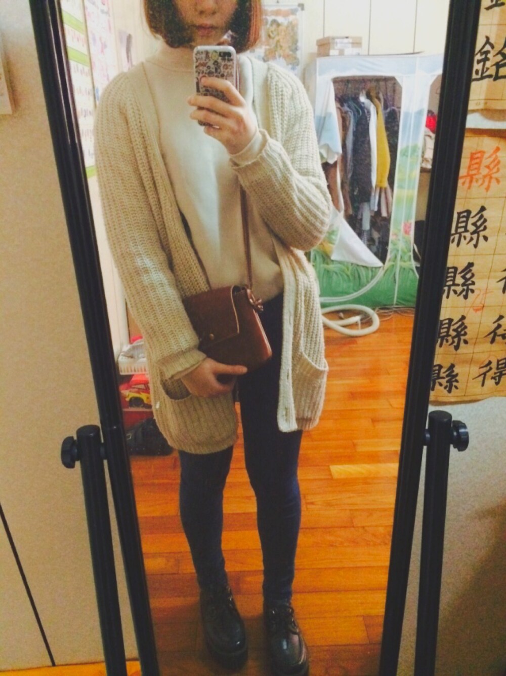 「planetのアイテム（パンツ、ブルー系）」を使った、思慧さん（レディース・161cm）の冬コーディネートの1枚目の写真