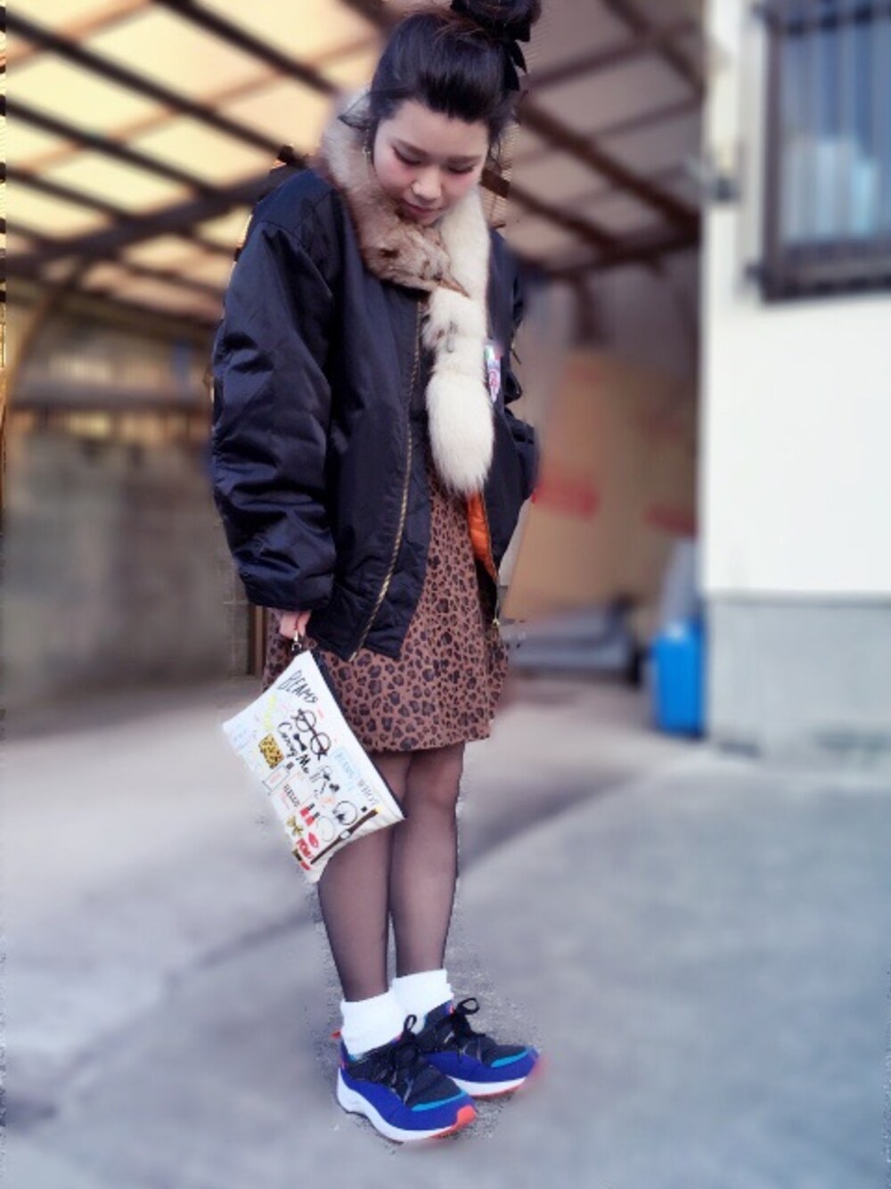 「2014年、ラストWEAR、ワンピース×スニーカー、レオパード、ひょう柄、ハラチライト、MA-1、アニマル」｜「NIKEのAIRE HUARACHE LIGHT（スニーカー、ブルー系）」を使った、○△□まなみ□△○さん（レディース・157cm）の冬コーディネートの1枚目の写真